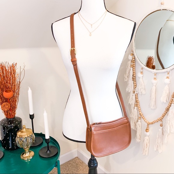 Coach Handbags - Vintage Coach Light Brown Leather Crossbody Purse